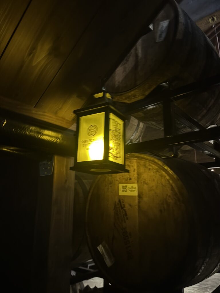 三郎丸蒸留所 見学体験記：売店にも売っているランタン