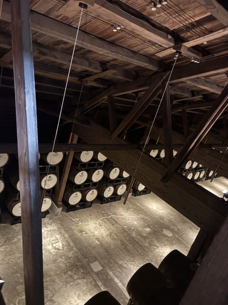 三郎丸蒸留所 見学体験記：貯蔵庫の中