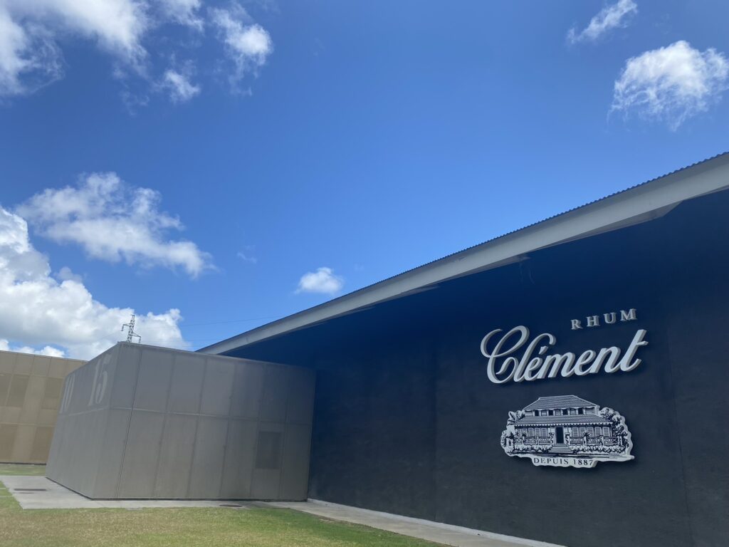 筆者撮影:2024年マルティニーク、クレマン蒸溜所と青空