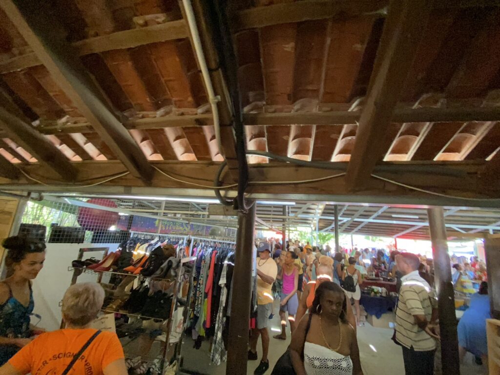 筆者撮影:2024年マルティニーク、クレマン蒸溜所オーナーが主催するバザー