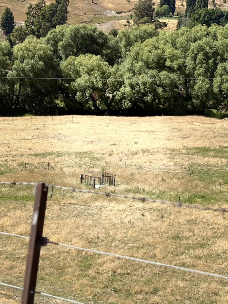 深さ約10メートル、岩盤からミネラル豊富な高山の雪解け水を汲み上げる「アルヴィンの井戸」。カードローナ・ウイスキーの「命の水」を供給する大切な水源