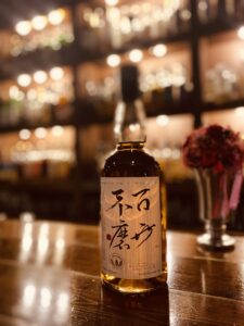 イチローズモルト百世不磨。バーリトルハピネスのカウンターにて