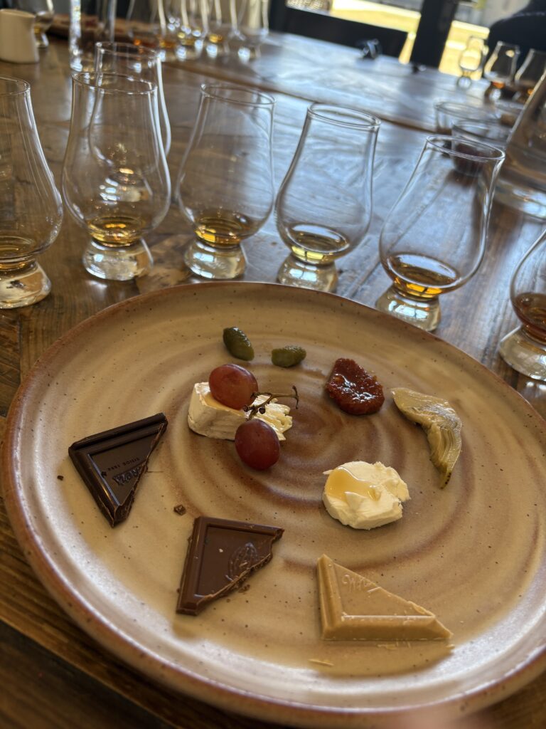 カードローナ蒸溜所にて、フードペアリングの様子