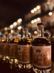 ミャオジアム "Four Seasons" クーリー 20年【2002】が、バーリトルハピネスのカウンターに並んでいる