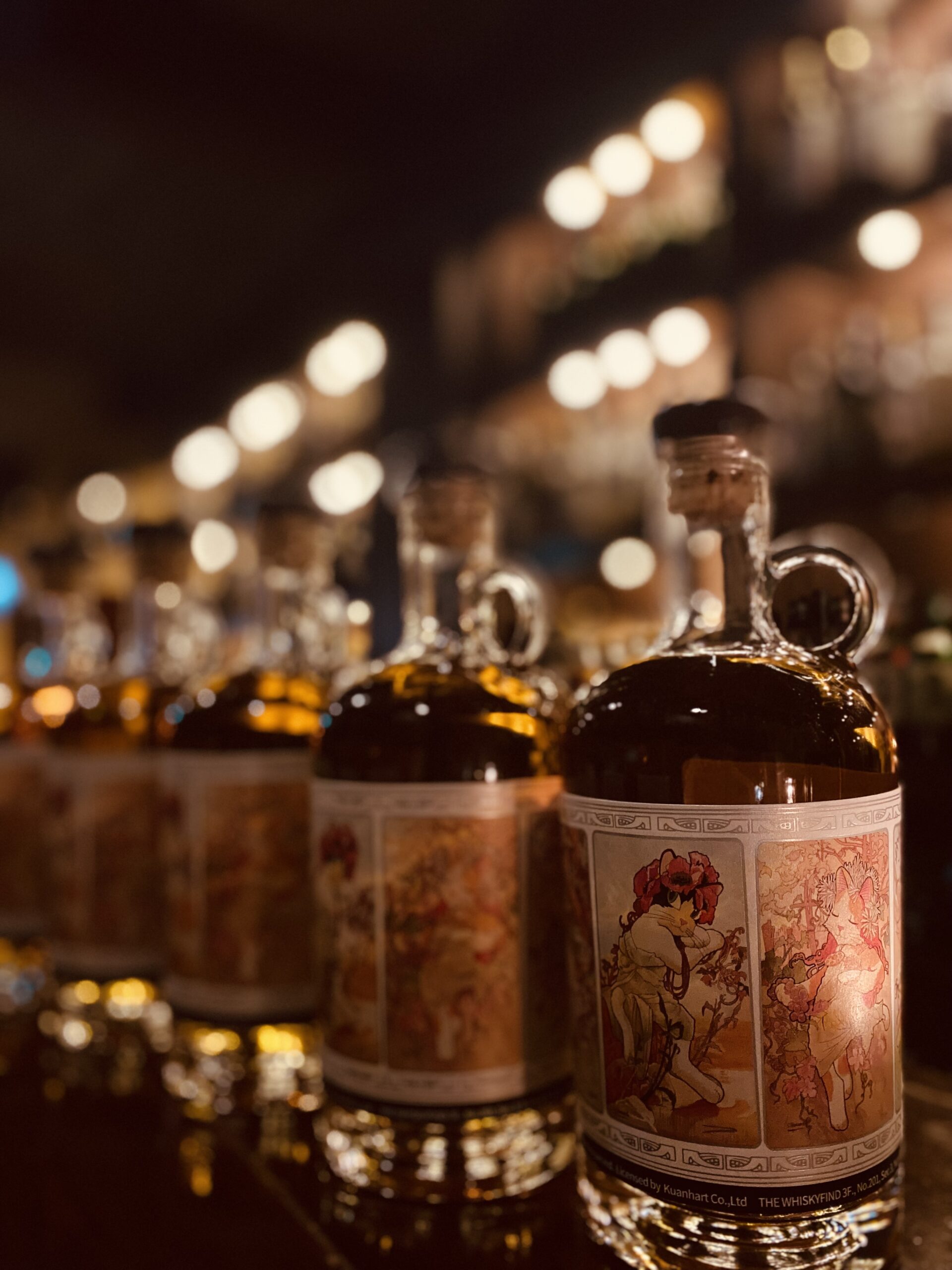 ミャオジアム "Four Seasons" クーリー 20年【2002】が、バーリトルハピネスのカウンターに並んでいる