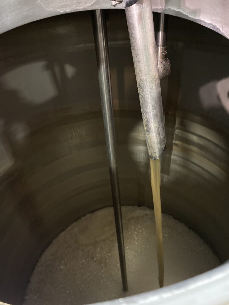 桜尾蒸溜所の発酵槽