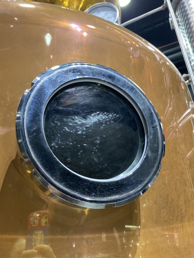 桜尾蒸溜所での蒸留釜