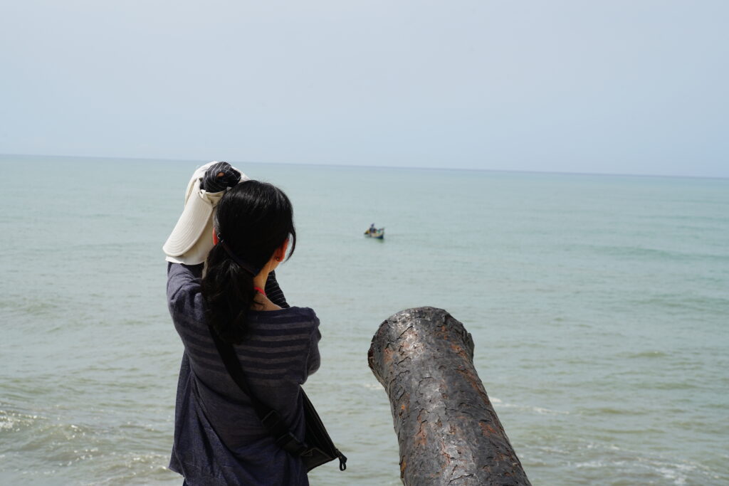 ケープコースト城に並ぶ大砲（ガーナ・海沿いの要塞跡）