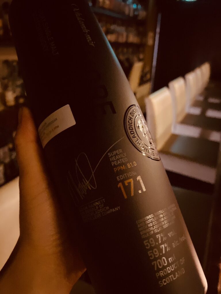 オクトモア17.1のボトル(PPM81.0)|広島のBar Little Happiness / Octomore 17.1 bottle at Bar Little Happiness, Hiroshima