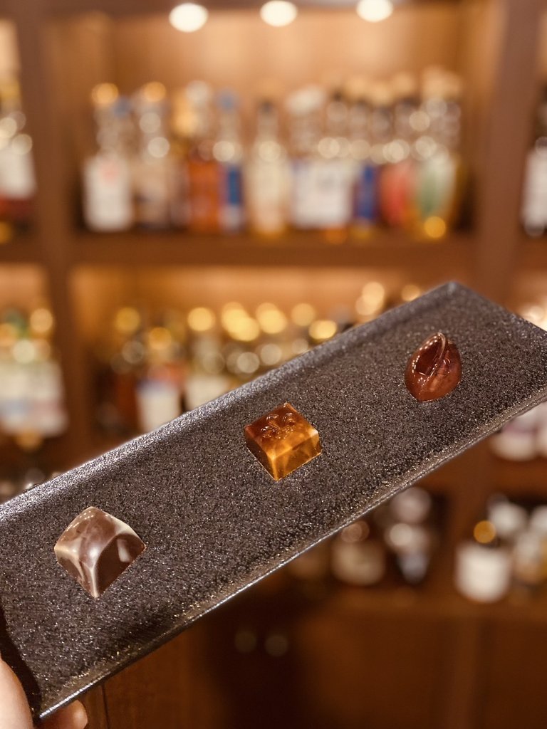 ウイスキーとラムのためのバー専用チョコレート